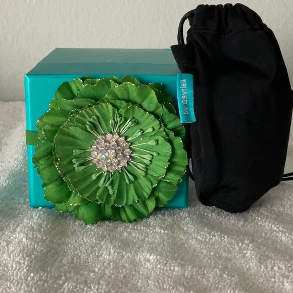 🦚TIEKS GREEN FLOWER AND BAG🦚 - Picture 1 of 13